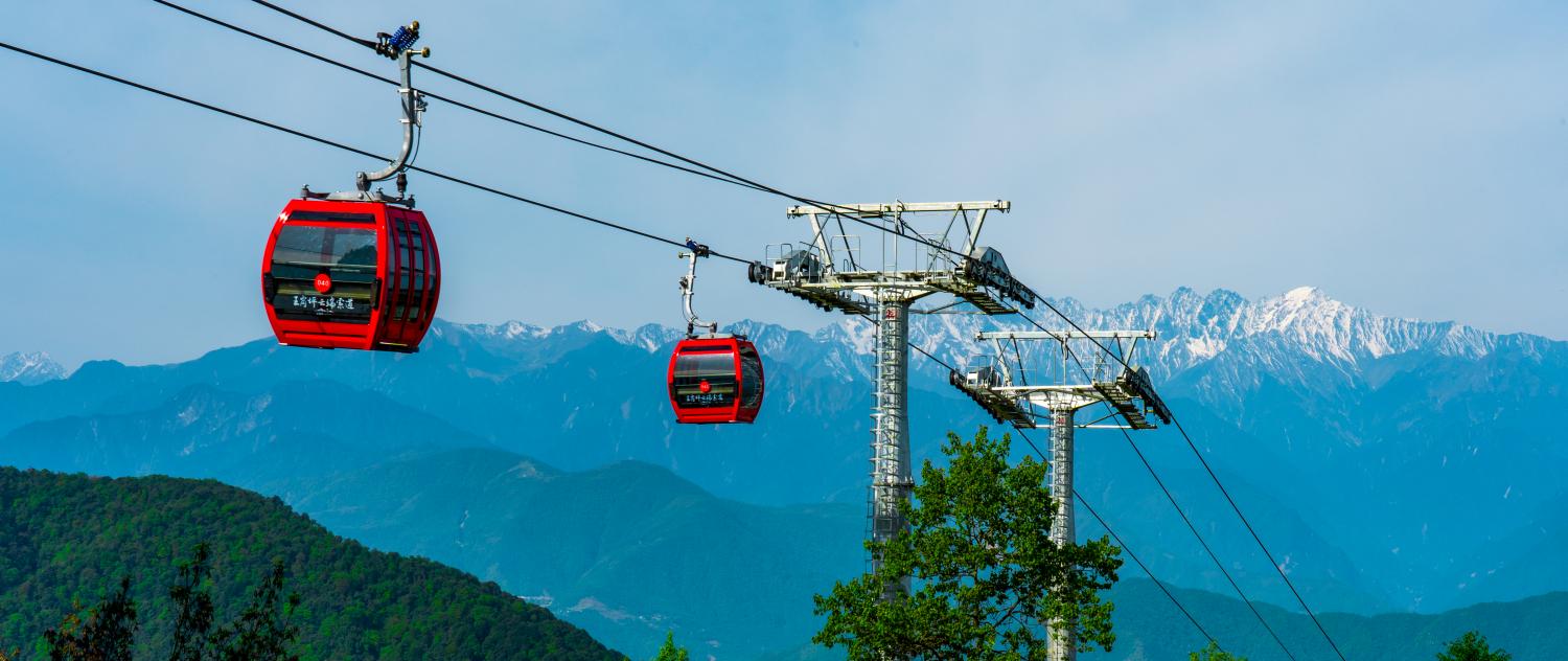 四川石棉縣王崗坪客運(yùn)索道 長度：3587.7米，高差：1186.5米 運(yùn)量1150人小時(shí) 速度6.0米秒(1).jpg