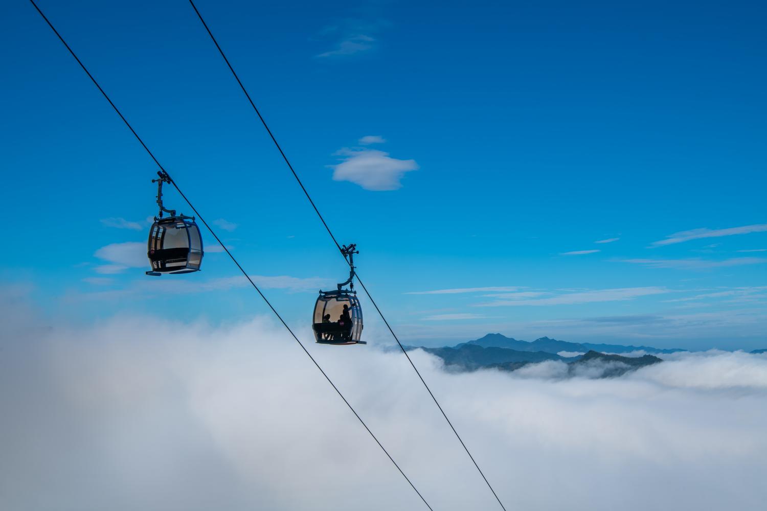 福建石牛山脫掛索道 長度6886米 ,高差1080米，運(yùn)量1500人小時(shí)，速度6.0米秒(1).jpg