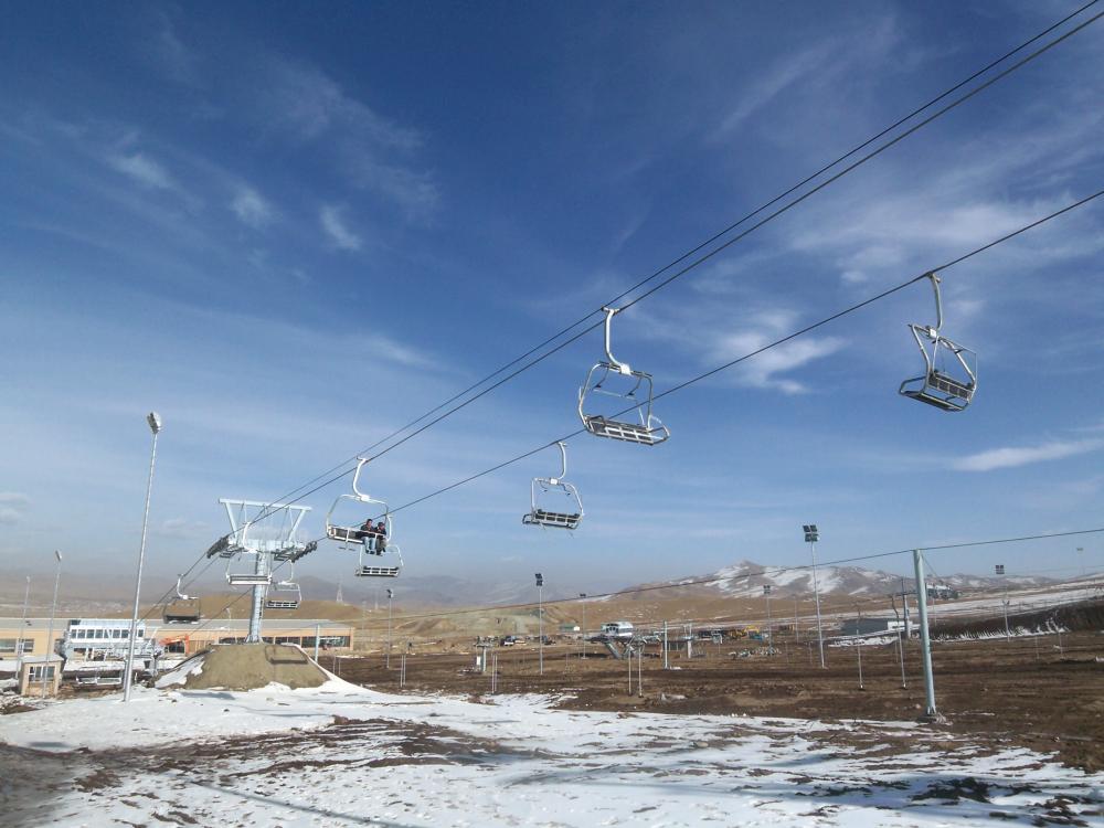 蒙古烏蘭巴托四人吊椅滑雪索道(1).jpg